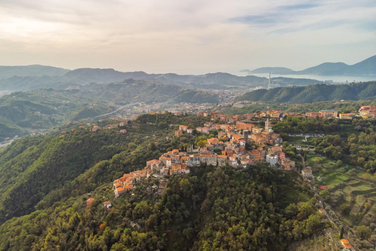 La Luna Nel Castello Vezzano Ligure Esterno foto